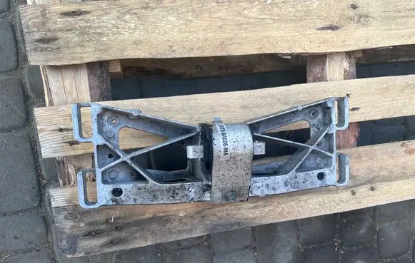 Jaguar XE Gearbox mounting bracket GX736A026MA