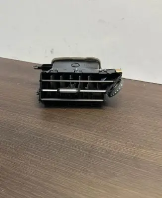 Toyota Avensis T270 Dash center air vent grill 09470002 5567005200 0971100001