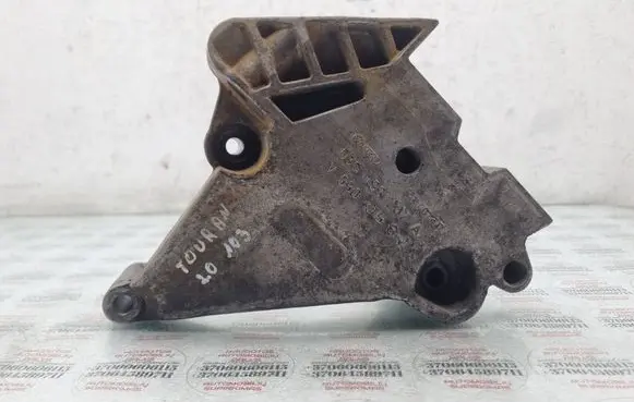 Volkswagen Touran I Engine mounting bracket 03G199207A