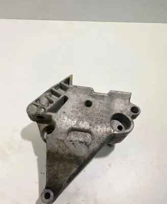 Volkswagen PASSAT B6 Engine mounting bracket 03G199207A