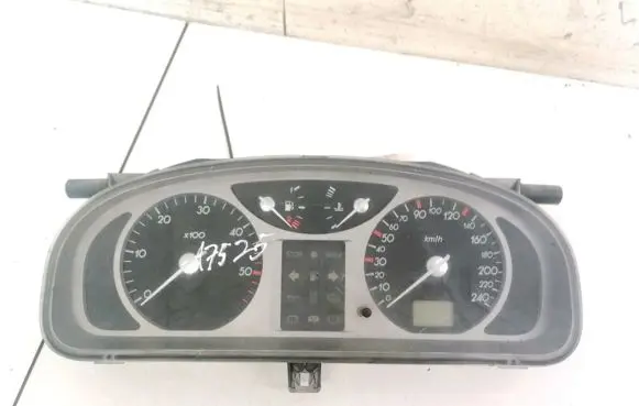 Renault Laguna II Speedometer (instrument cluster) 8200218878 501016630077