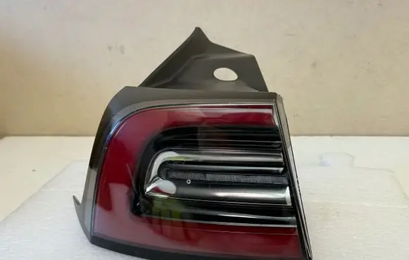 Tesla Model 3 Rear/tail lights 107739900C ARZ200310023210 202043055AM