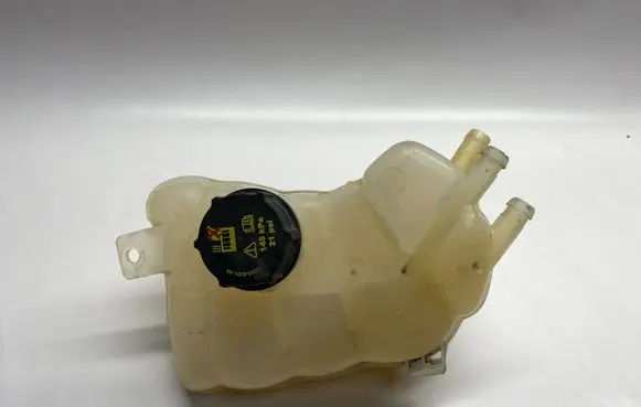 Ford Fusion Coolant expansion tank/reservoir DG938A080AD