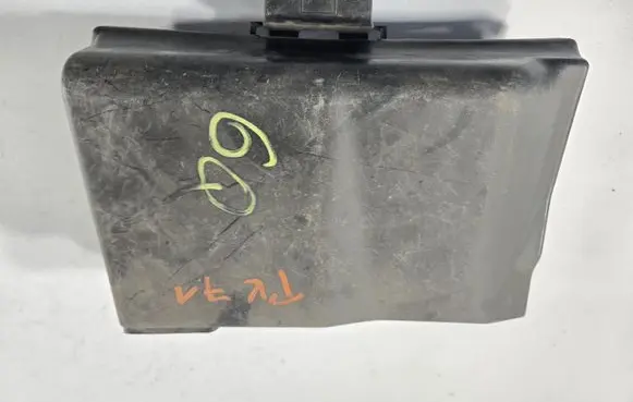 Volkswagen Polo IV 9N3 Battery box tray cover/lid 6Q0915429D