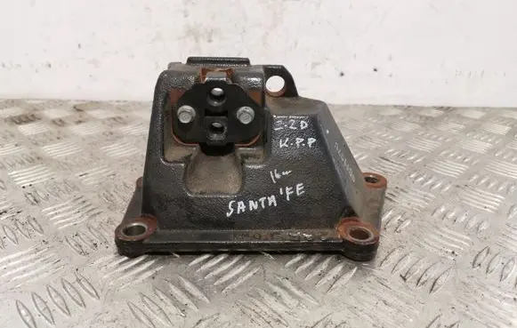 Hyundai Santa Fe Engine mounting bracket