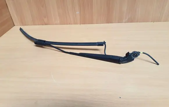 Citroen C4 Cactus Front wiper blade arm 9801705780