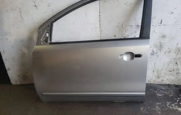 Nissan Note (E11) Front door