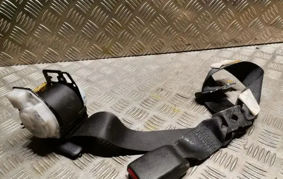 Lexus IS 220D-250-350 Middle seatbelt (rear) TKAF0EF702
