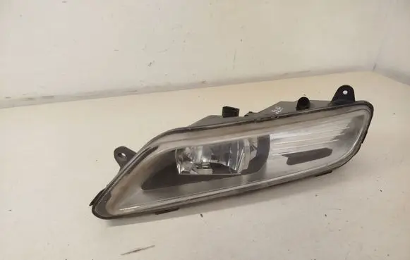 Volkswagen PASSAT B7 Front fog light 176623