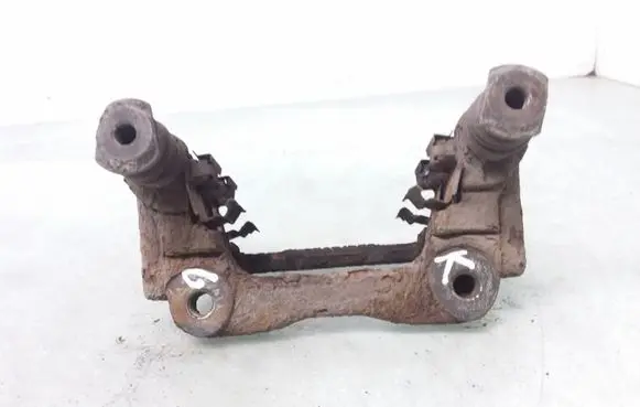 Toyota Avensis T250 Brake caliper pad carrier rear 0204Y01338