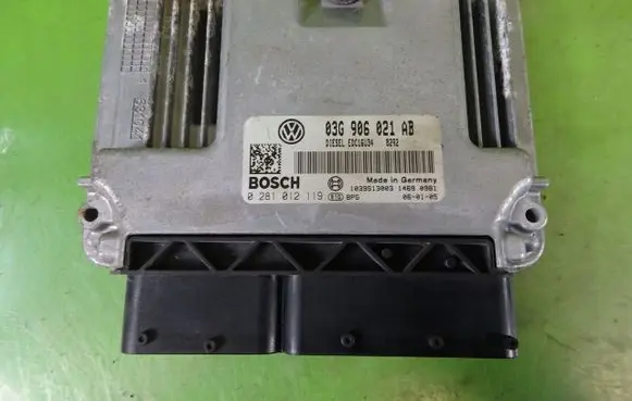 Volkswagen PASSAT B6 Engine control unit/module ECU