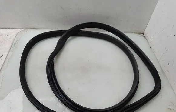 Peugeot 308 Rear door rubber seal (on body) 