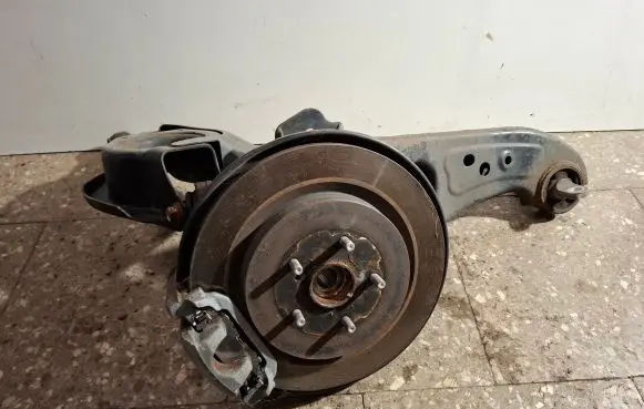 Lexus RX 450H Rear wheel hub spindle/knuckle R71L