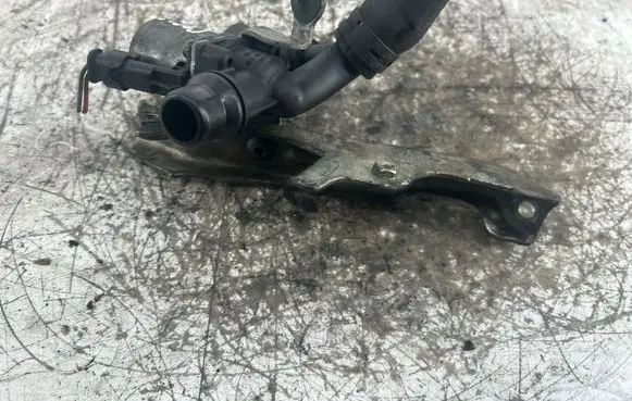 Mercedes-Benz E W212 Coolant heater control valve A65120000
