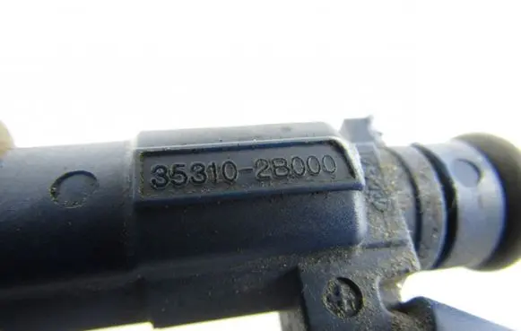 Hyundai i30 Fuel injector 353102B000