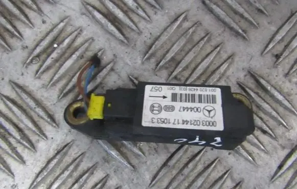Mercedes-Benz C W203 Airbag deployment crash/impact sensor 0018204426 004447