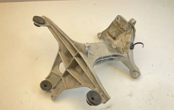 Mercedes-Benz E W238 Intercooler pipe mounting bracket A2740981439