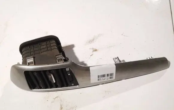 Chevrolet Captiva Dash center air vent grill