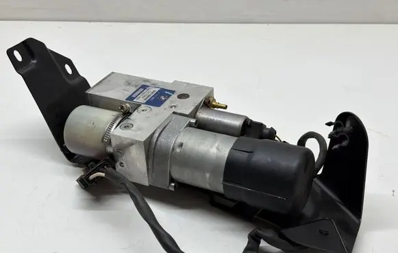 BMW 5 E60 E61 Tailgate hydraulic pump motor HB70401002 027599 7111867