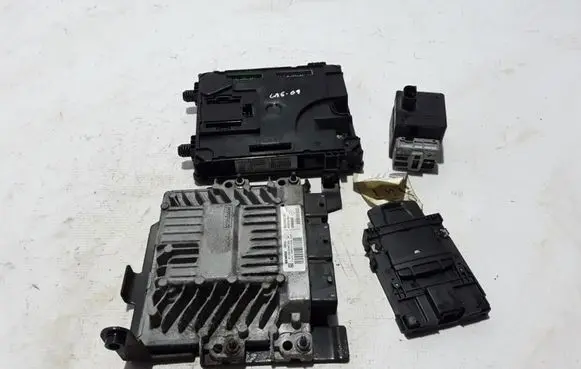 Renault Laguna III Engine ECU kit and lock set 