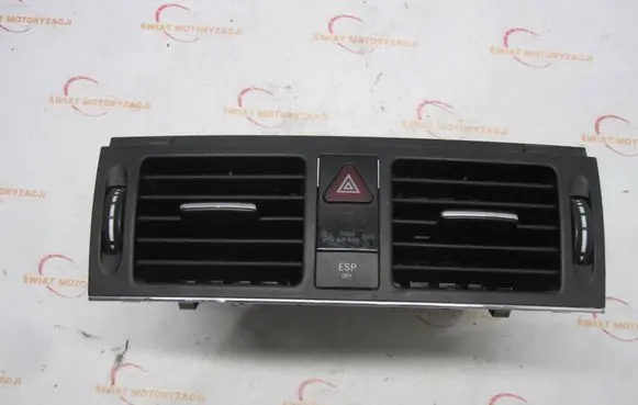 Mercedes-Benz C W204 Dashboard air vent grill cover trim 