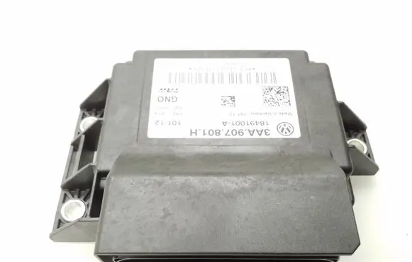 Volkswagen PASSAT B7 Hand brake control module 3AA907801H