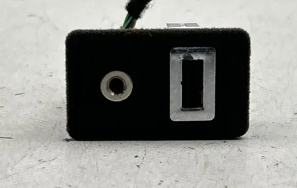 Ford Mondeo MK IV AUX in-socket connector 19A164AA
