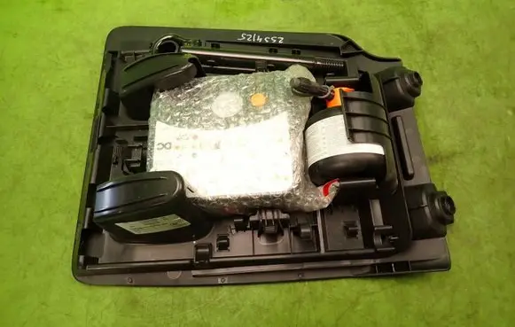 Renault Twingo III Tool set 