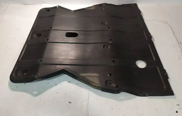 Mercedes-Benz V Class W447 Engine splash shield/under tray A4475200322