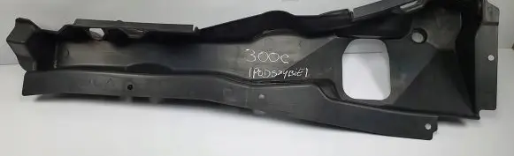 Chrysler 300 - 300C Wiper trim 04806310AB