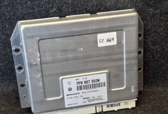 Volkswagen Touareg II Air suspension control unit module (rear) 7P0907553K