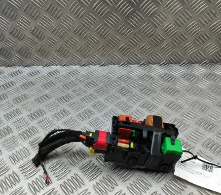 Peugeot 508 II Fuse module 9806192580