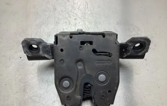 Opel Astra J Loading door lock 
