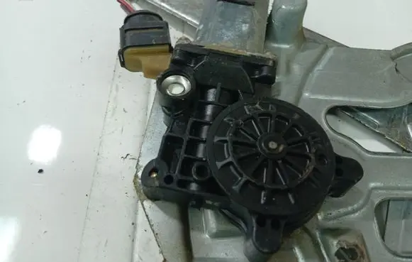 Volvo S60 Front door window regulator motor 