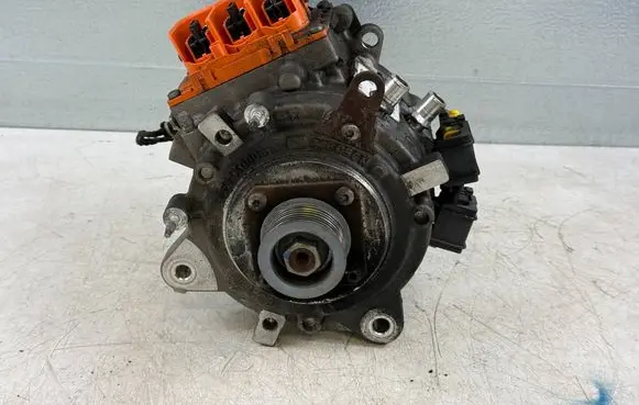 Peugeot 3008 I Generator/alternator 9676536980