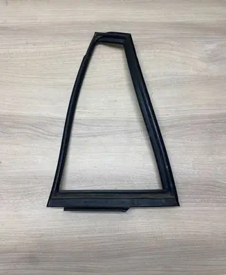 Rear vent window glass