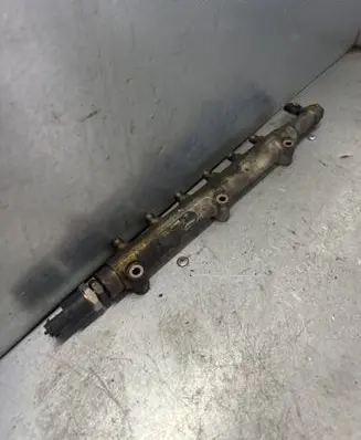 Volvo V70 Fuel distributor 
