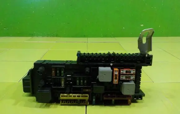 Mercedes-Benz E W212 Fuse box set 2129001306 XP262
