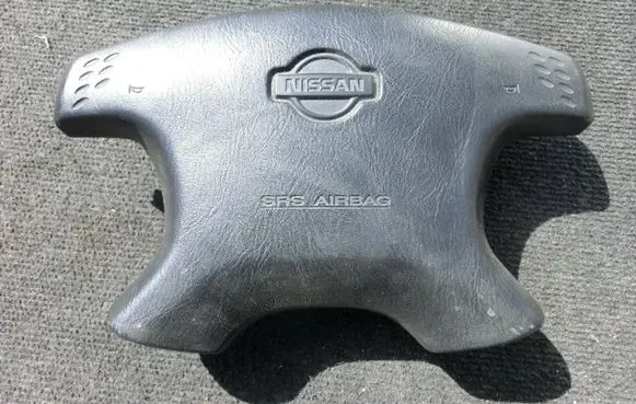 Nissan Maxima A34 Steering wheel airbag