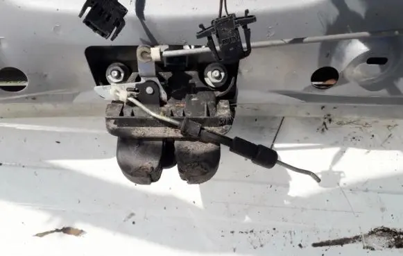 Tailgate/trunk/boot lock/catch/latch
