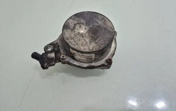 BMW 5 E60 E61 Vacuum pump 
