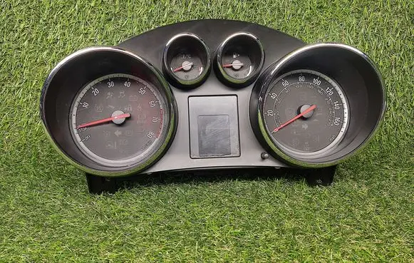 Speedometer (instrument cluster)