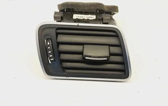 Volkswagen PASSAT B7 Dashboard side air vent grill/cover trim