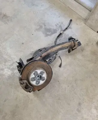 Nissan X-Trail T32 Rear wheel hub spindle/knuckle 