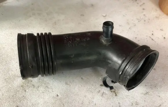 Audi A5 8T 8F Air intake duct part 8T0129599