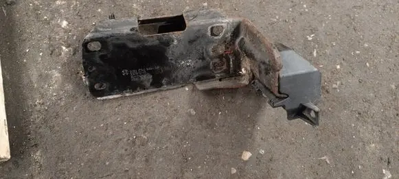 BMW 3 E90 E91 Radiator mount bracket 51647154545