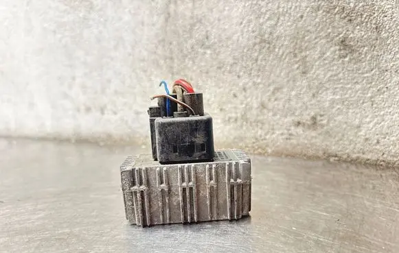 Opel Vectra C Glow plug pre-heat relay 09132691 51299008