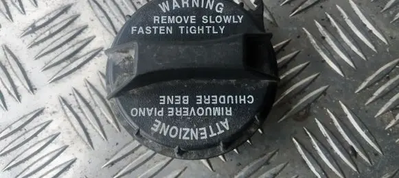 KIA Carens I Fuel tank filler cap 
