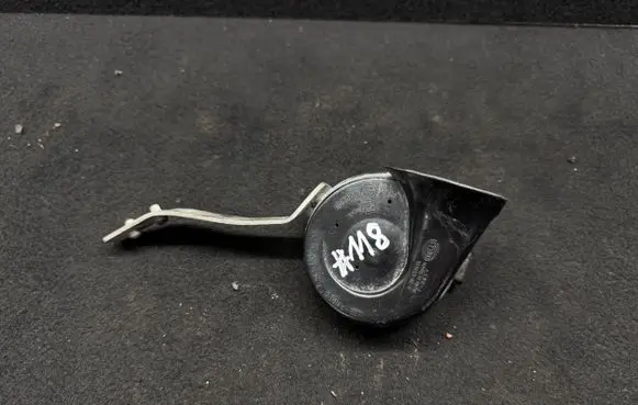 Audi A4 S4 B6 8E 8H Horn signal 8E0951223