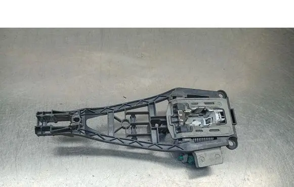 Opel Astra H Fender mounting bracket